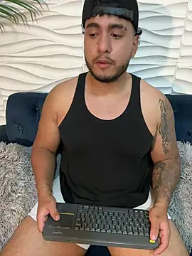 Chat +18 de Magnus_Cael ao vivo