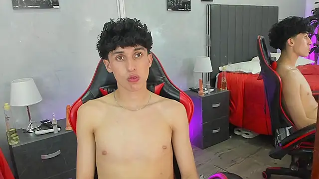 thom_ames' Live XXX Chat