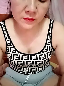 Romilk-12's Live XXX Chat