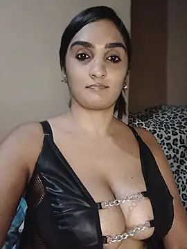 Eroticindian07 élő XXX-chatje