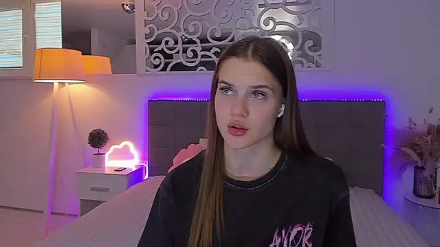 LuisaClover Chat XXX live