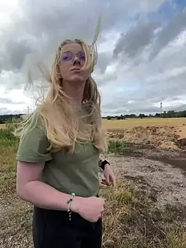 Chatroom XXX en direct de EllyNora