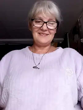 Chat +18 de irinamaux ao vivo