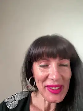 LadyLuxLover Adlı Modelin Canlı XXX Sohbeti