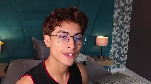 Aaron_Eze Obrolan Langsung XXX