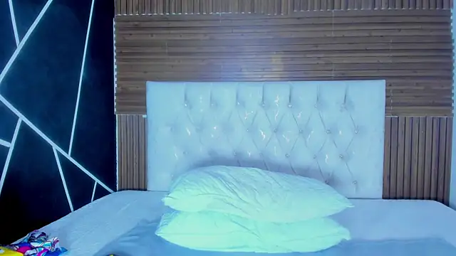LunaRossie_'s Live XXX Chat