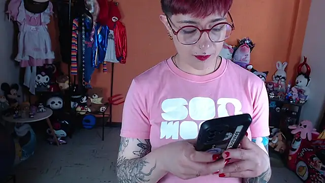 MissMiia2: онлайн-секс-чат