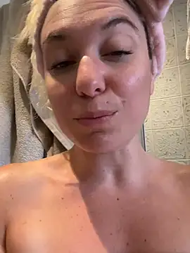 Chat +18 de carlaaa ao vivo