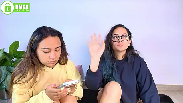 Czat XXX na żywo – Jules_n_Gia