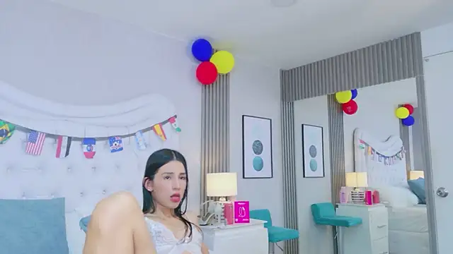 CaitlynMiller 即時 XXX 聊天