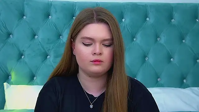 CrystalLyons' Live XXX Chat