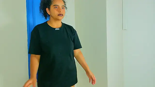 CURVYANDKING_CR Adlı Modelin Canlı XXX Sohbeti