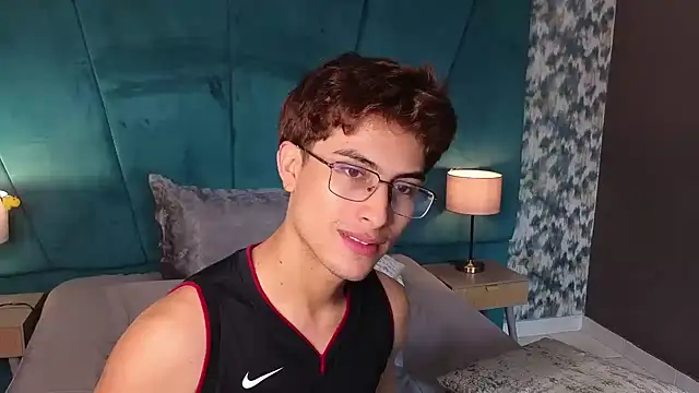 Aaron_Eze Adlı Modelin Canlı XXX Sohbeti