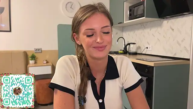 MonaBlisss' Live XXX Chat
