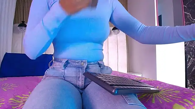 celeste_moonx's Live XXX Chat