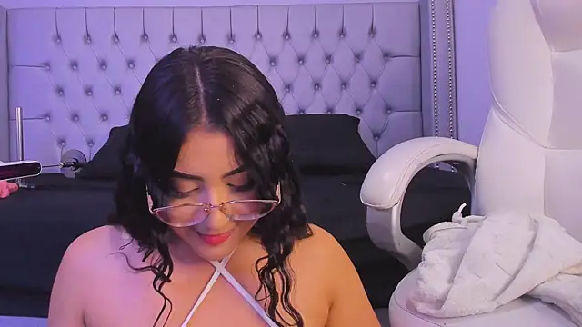 Luna__Velvett_ Adlı Modelin Canlı XXX Sohbeti