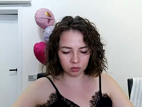 Selenneh Adlı Modelin Canlı XXX Sohbeti