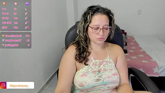 alejandra_milf_ élő XXX-chatje