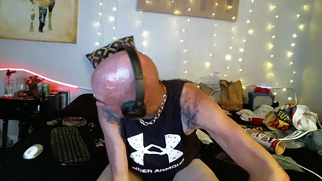 TommyDoggg live XXX chat