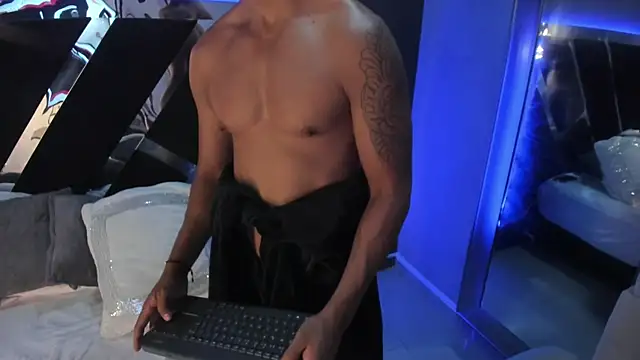 LycanMushu live XXX chat