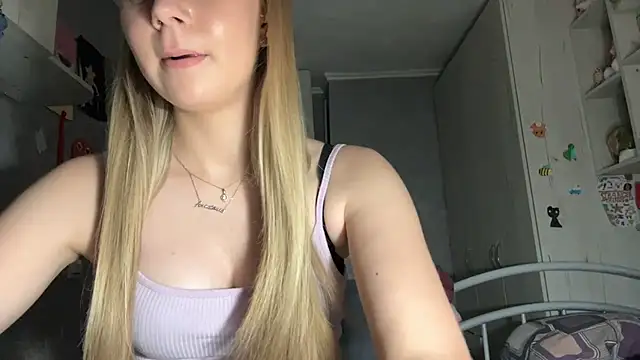 HoneysPiee Live XXX-Chat