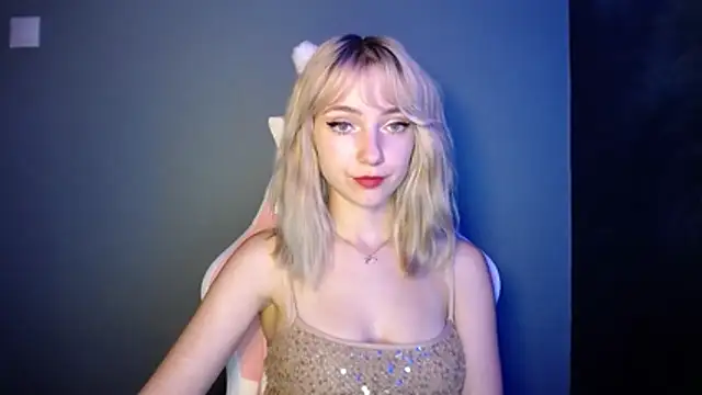 LuciaYoung's Live XXX Chat
