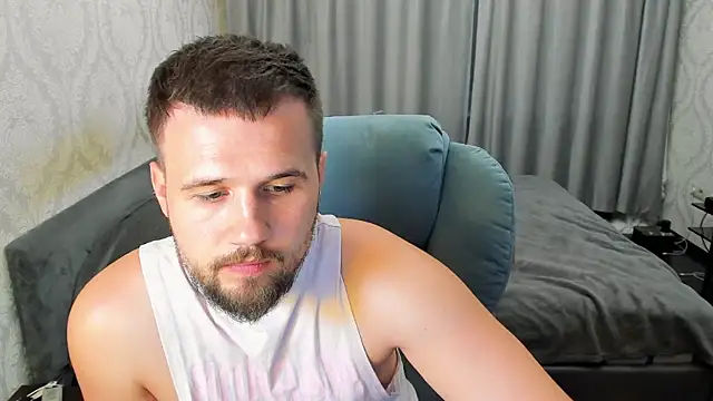 Vladik_b's Live XXX Chat