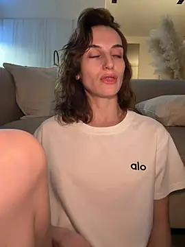 -AngelAri-'s Live XXX Chat
