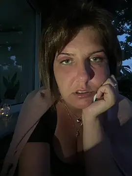 NatiLove35 Adlı Modelin Canlı XXX Sohbeti