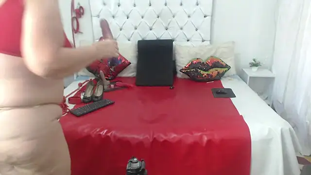 Chat +18 de Sweetbigcatt ao vivo