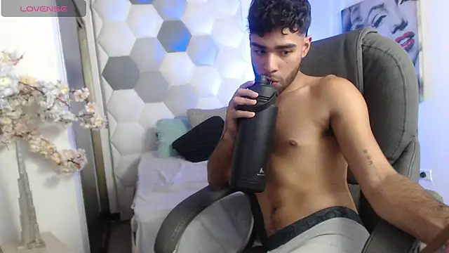 AlejandroGreco Live XXX-chat