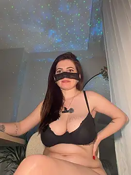 KnellForQueen live XXX chat