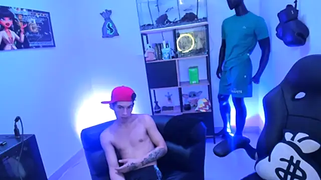 Pride_couple Chat XXX in diretta