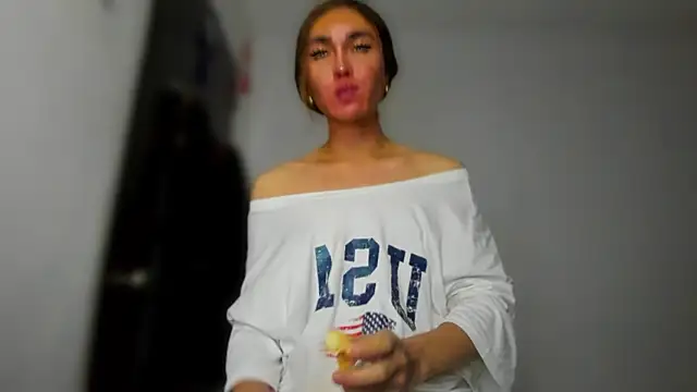 Chat XXX en directo de MistressNextDoor_