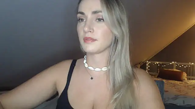 ScarlettSensitive's Live XXX Chat