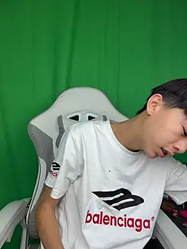 XXX chat uživo modela DD-101