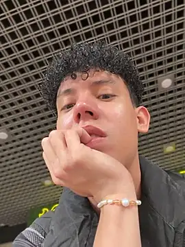 yoursexyjose's Live XXX Chat