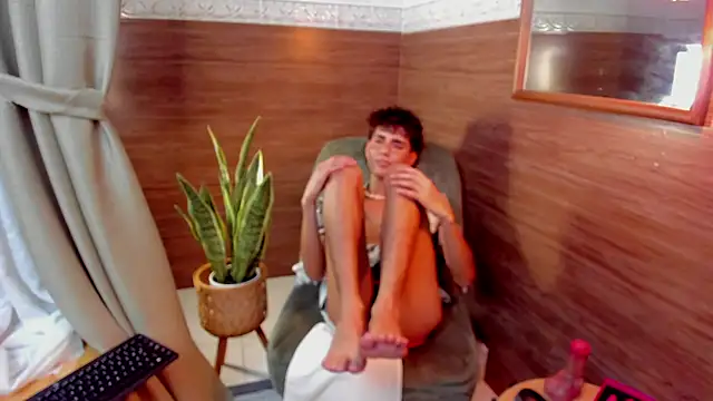 christopher_robin4 Adlı Modelin Canlı XXX Sohbeti
