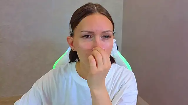 Chat +18 de Emmiennova ao vivo