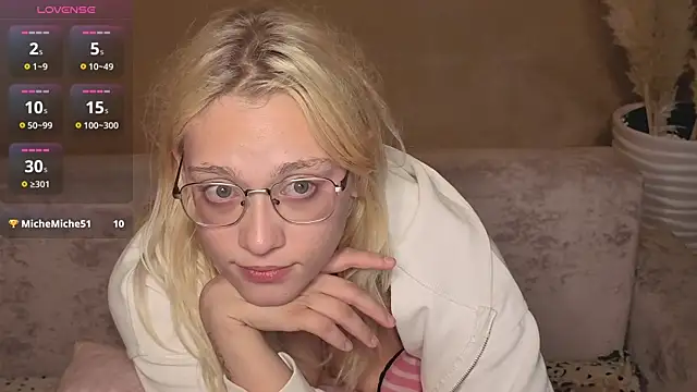 Онлайн чат XXX KaraLiin