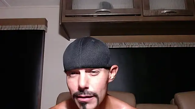 ThickD2C live XXX chat
