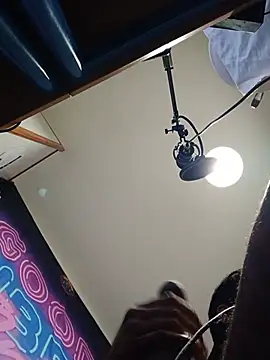 Mikaaa97 现场XXX聊天
