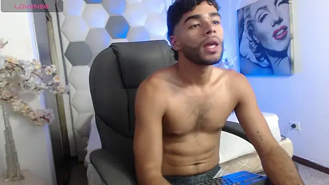 XXX chat uživo modela AlejandroGreco