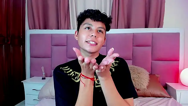 Nathanbelll Adlı Modelin Canlı XXX Sohbeti