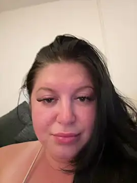 Curvybrunette1998's Live XXX Chat