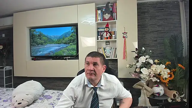 SpartacusDaddy48 Adlı Modelin Canlı XXX Sohbeti