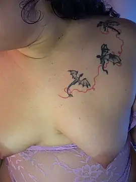 Živý XXX chat CurlyMilf_Vannexxxa