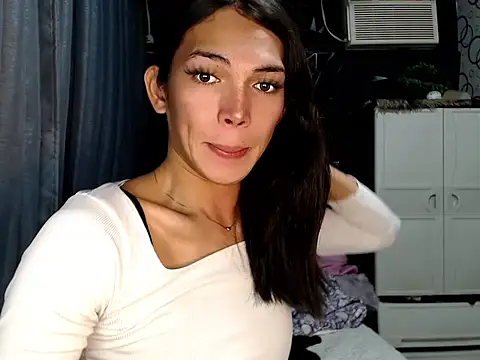 GORGEOUS_CARMEE élő XXX-chatje