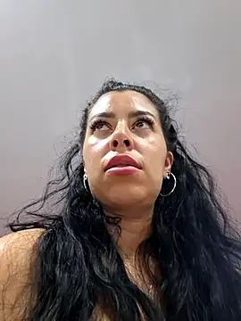 Chatroom XXX en direct de Luianna
