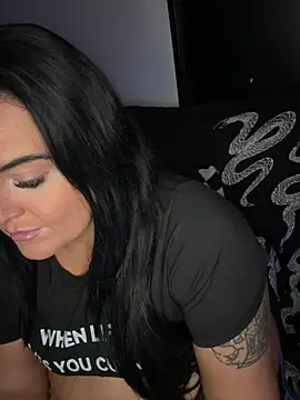 Miss_CurvesXXX's Live XXX Chat